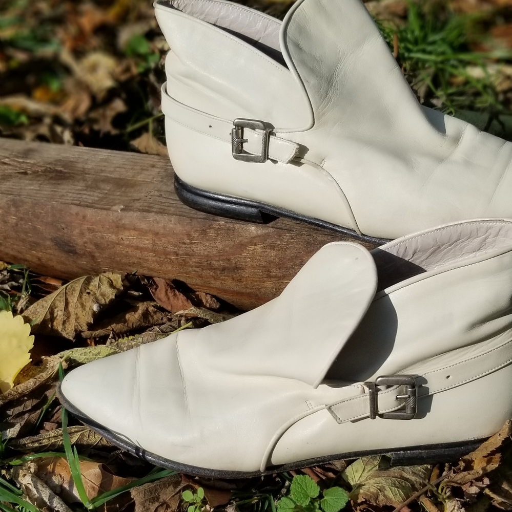 - Via Spiga low booties